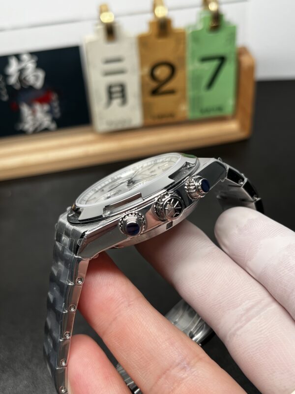 Vacheron Constantin Overseas (OVERSEAS) White