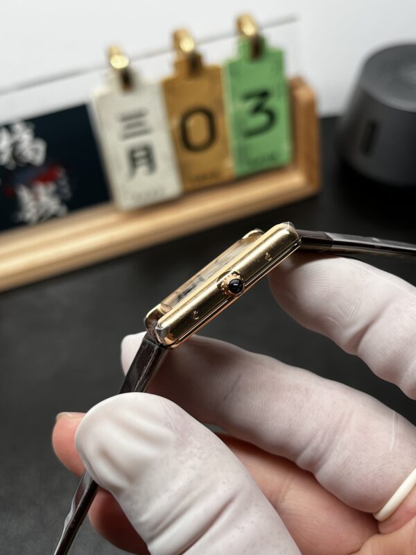 Cartier Tank (TANK) Rose Gold