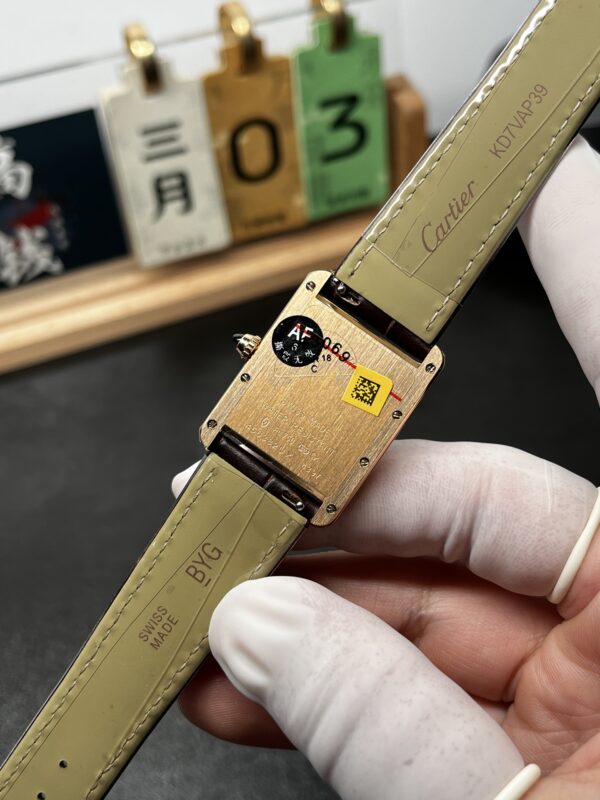 Cartier Tank (TANK) Rose Gold