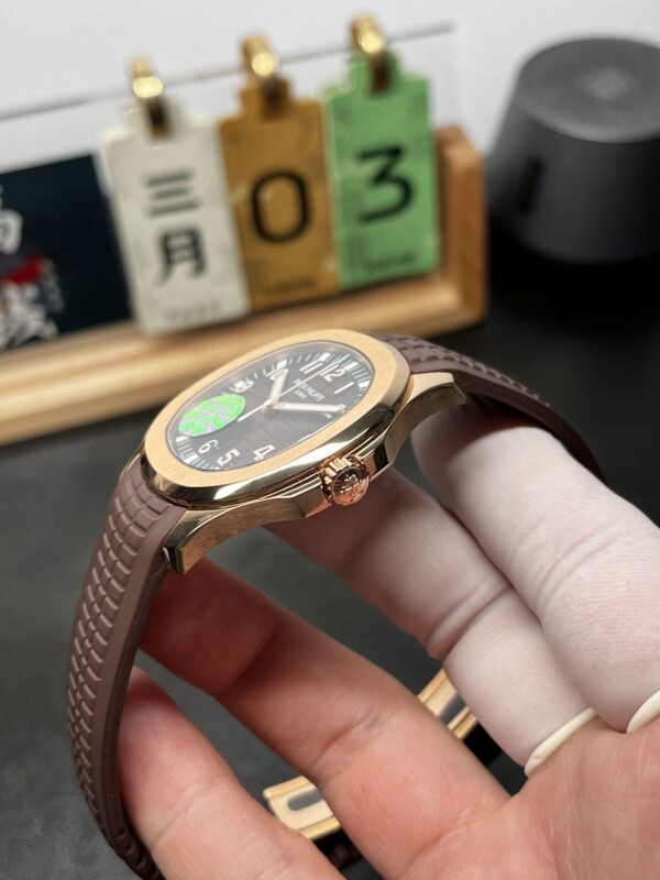Patek Philippe Aquanaut (AQUANAUT) Rose Gold