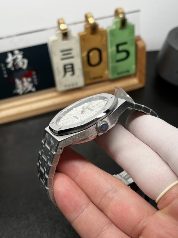 Audemars Piguet Royal Oak 15400 White