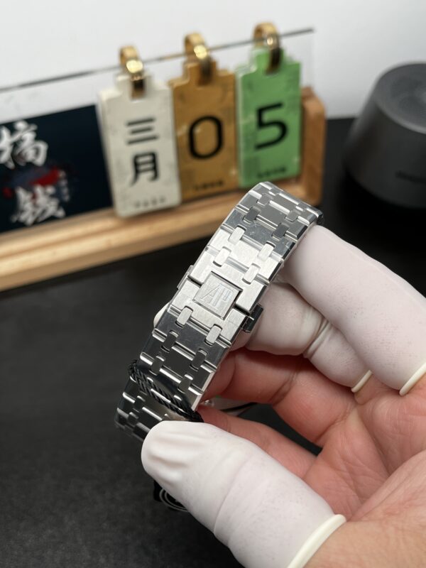 Audemars Piguet Royal Oak 15400 White