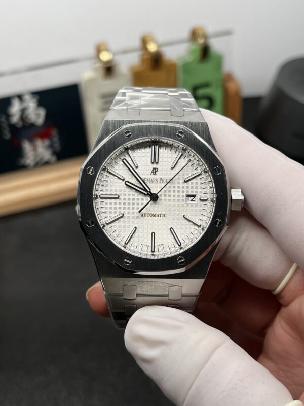 Audemars Piguet Royal Oak 15400 White