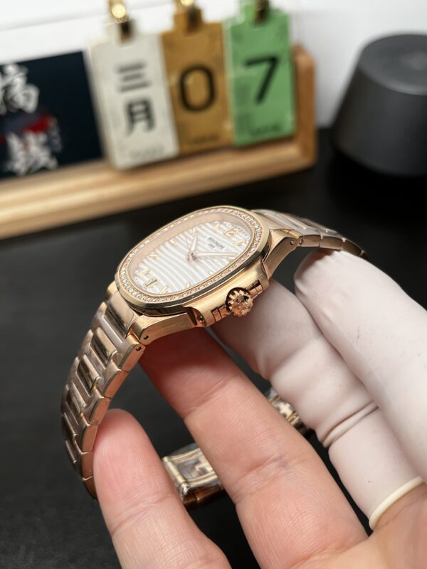 Patek Philippe Nautilus (NAUTILUS) Rose Gold