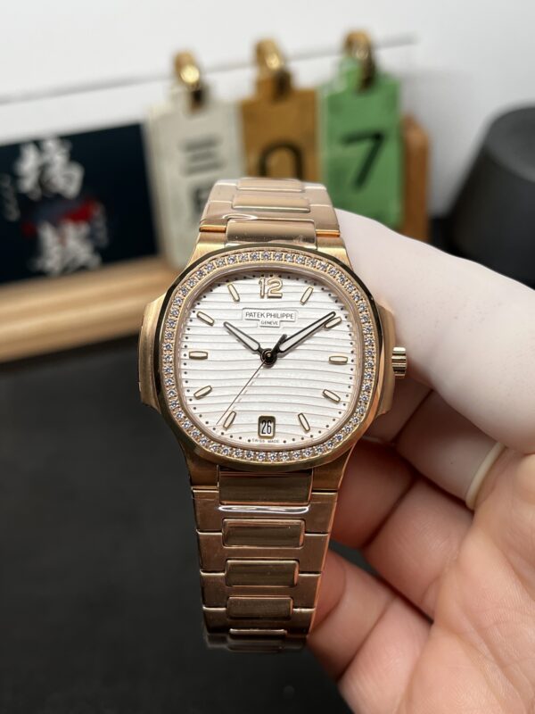 Patek Philippe Nautilus (NAUTILUS) Rose Gold