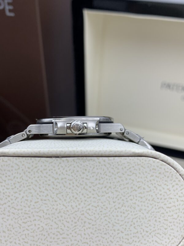 Patek Philippe Nautilus 7010 White
