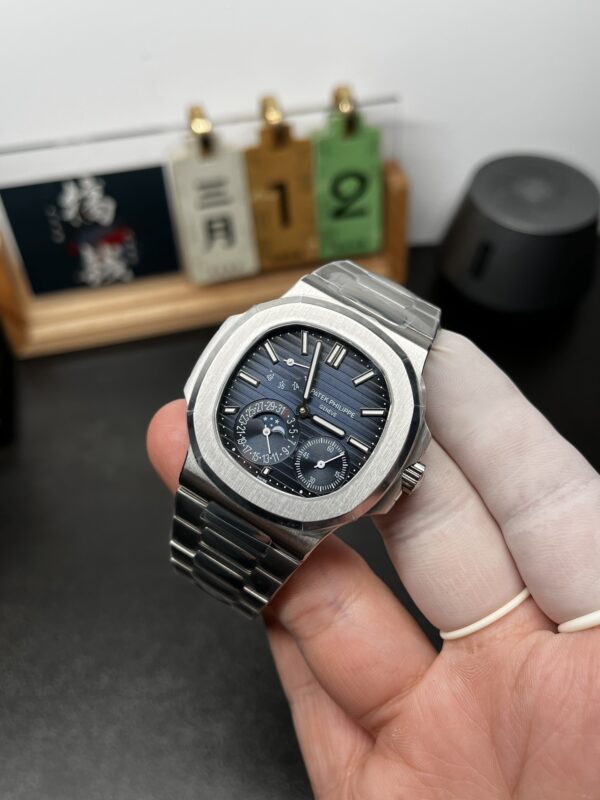 Patek Philippe Nautilus 5712
