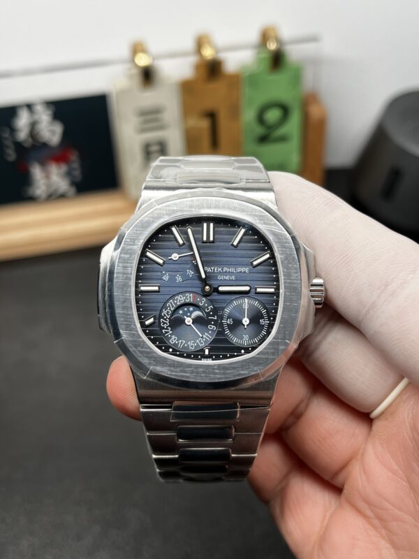 Patek Philippe Nautilus 5712