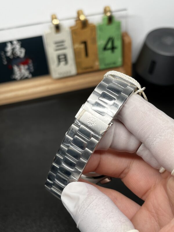 Patek Philippe Nautilus 5990