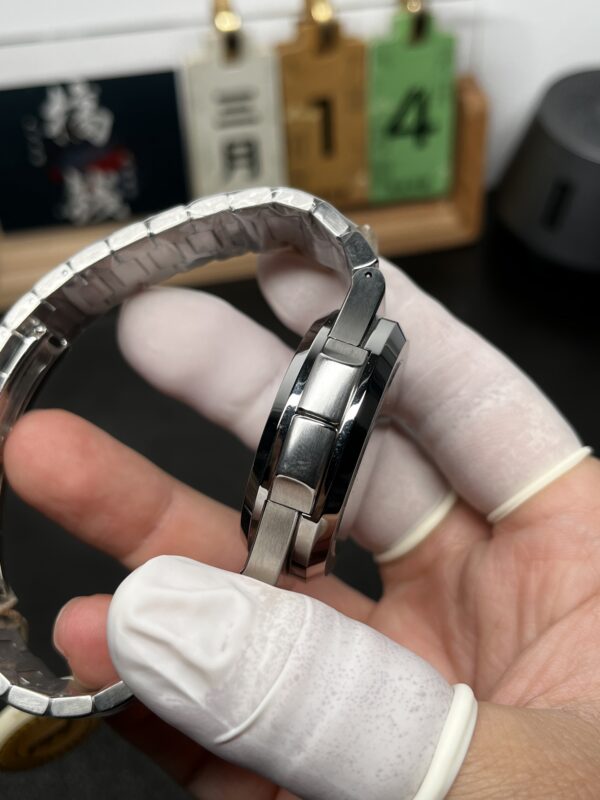 Patek Philippe Nautilus 5990