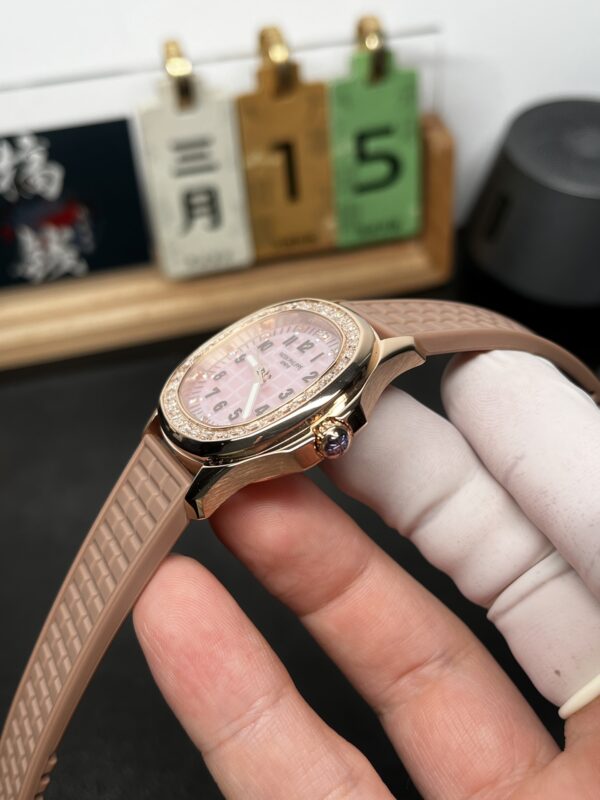Patek Philippe Aquanaut (AQUANAUT)
