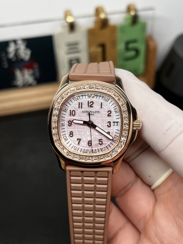 Patek Philippe Aquanaut (AQUANAUT)