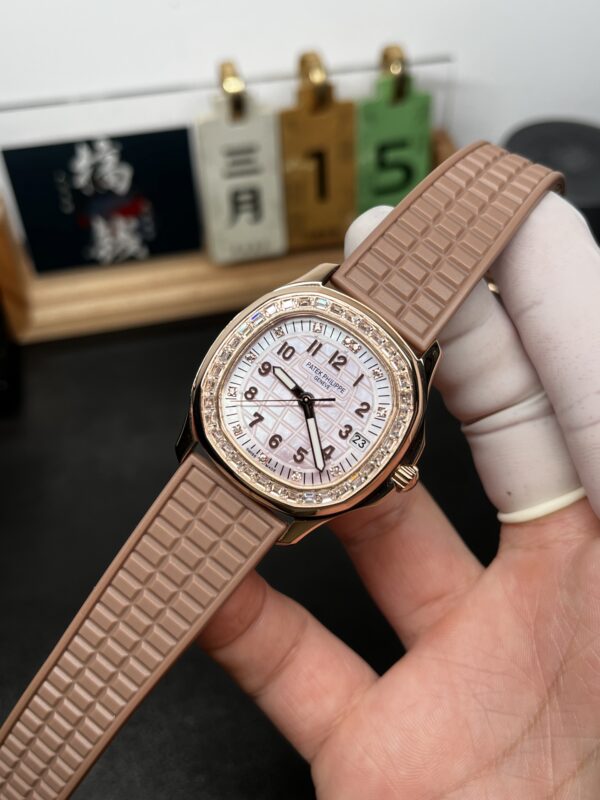 Patek Philippe Aquanaut (AQUANAUT)