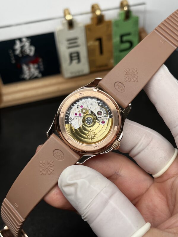 Patek Philippe Aquanaut (AQUANAUT)