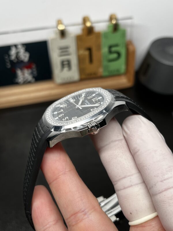 Patek Philippe Aquanaut (AQUANAUT) Black