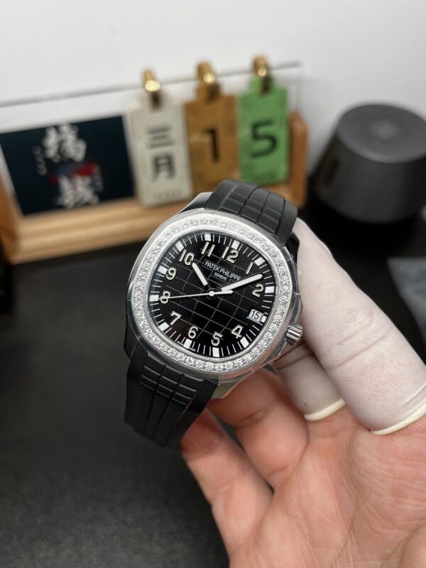 Patek Philippe Aquanaut (AQUANAUT) Black