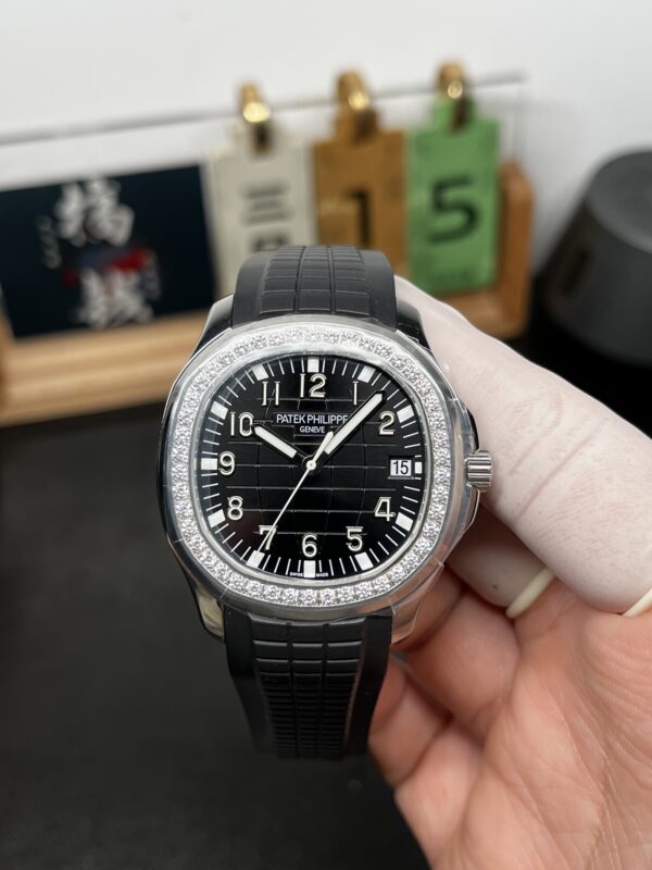 Patek Philippe Aquanaut (AQUANAUT) Black