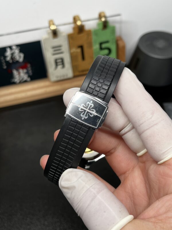 Patek Philippe Aquanaut (AQUANAUT) Black