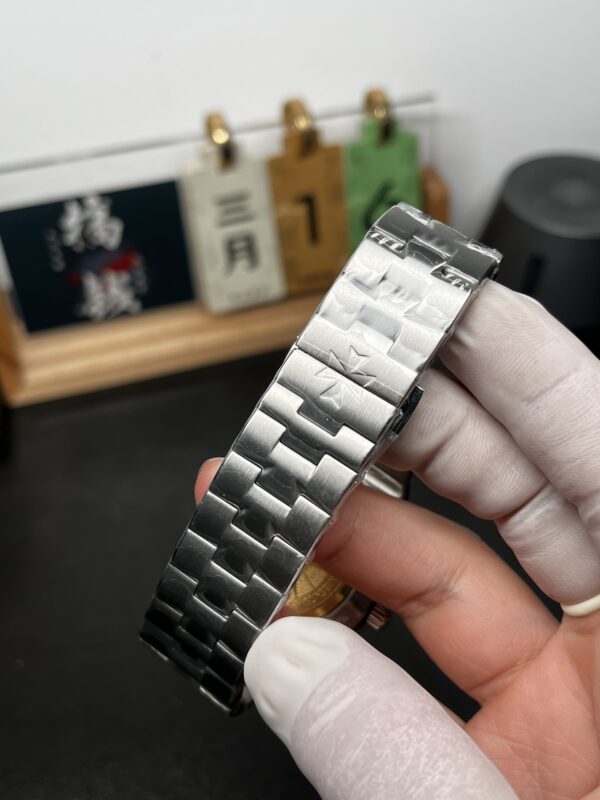 i1773598380460_5884_0_3.jpg Vacheron Constantin Overseas (OVERSEAS) Gray