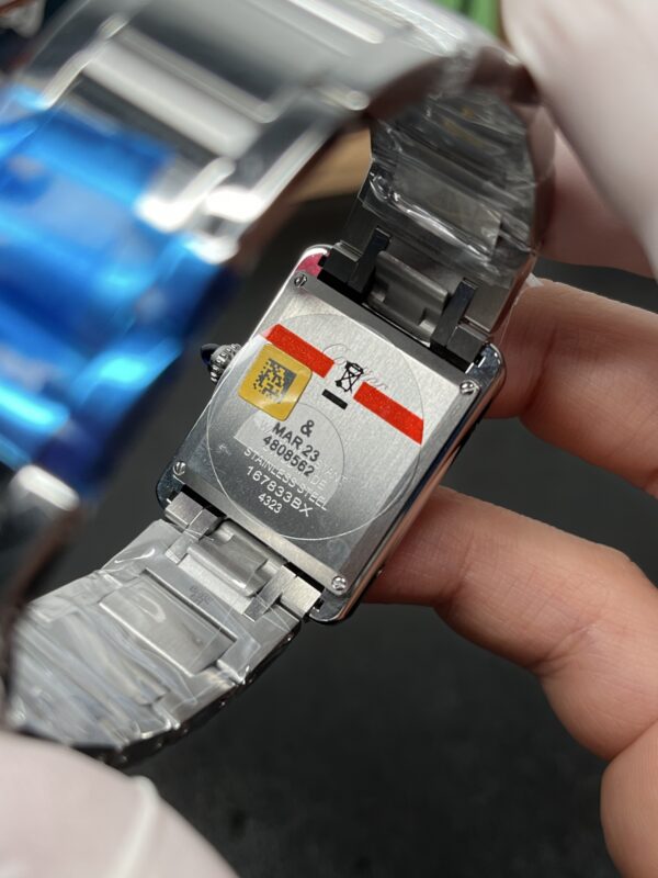 i1773940141885_6083_0_4-3.jpg Cartier Tank (TANK)