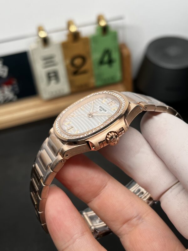 Patek Philippe Nautilus (NAUTILUS)