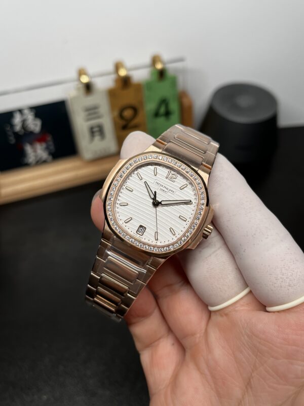 Patek Philippe Nautilus (NAUTILUS)