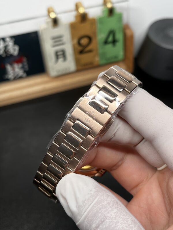 Patek Philippe Nautilus (NAUTILUS)
