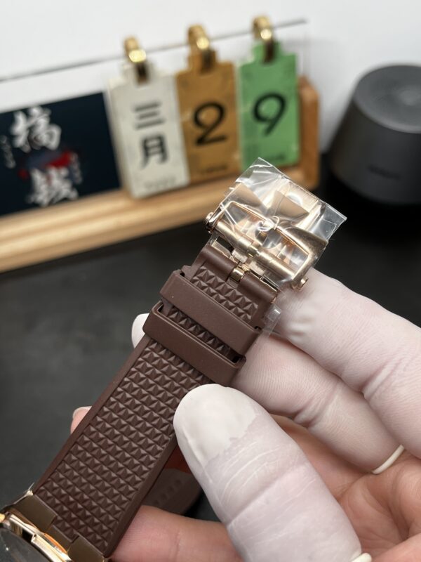 Vacheron Constantin Overseas (OVERSEAS) Rose Gold