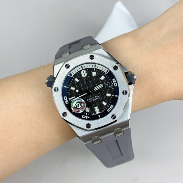 Audemars Piguet Watch 15720 Gray