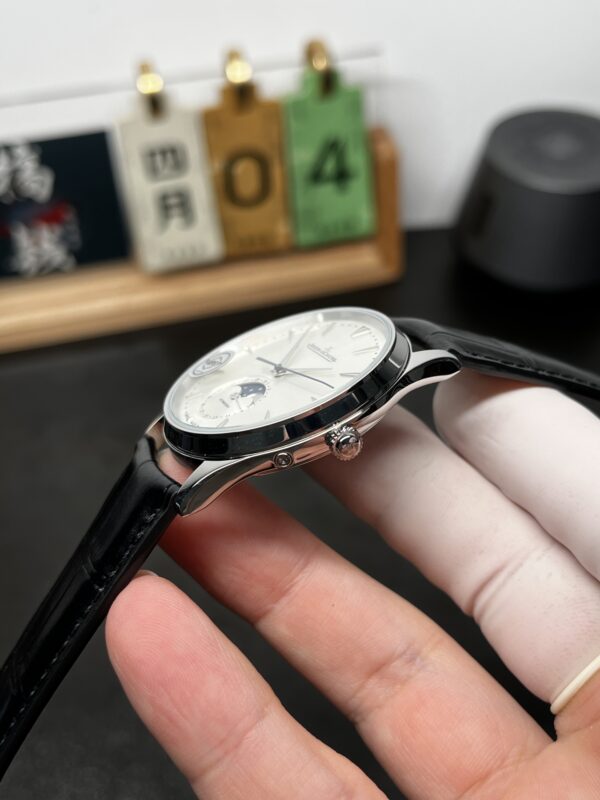 Jaeger-LeCoultre Watch (COMPLICATIONS)