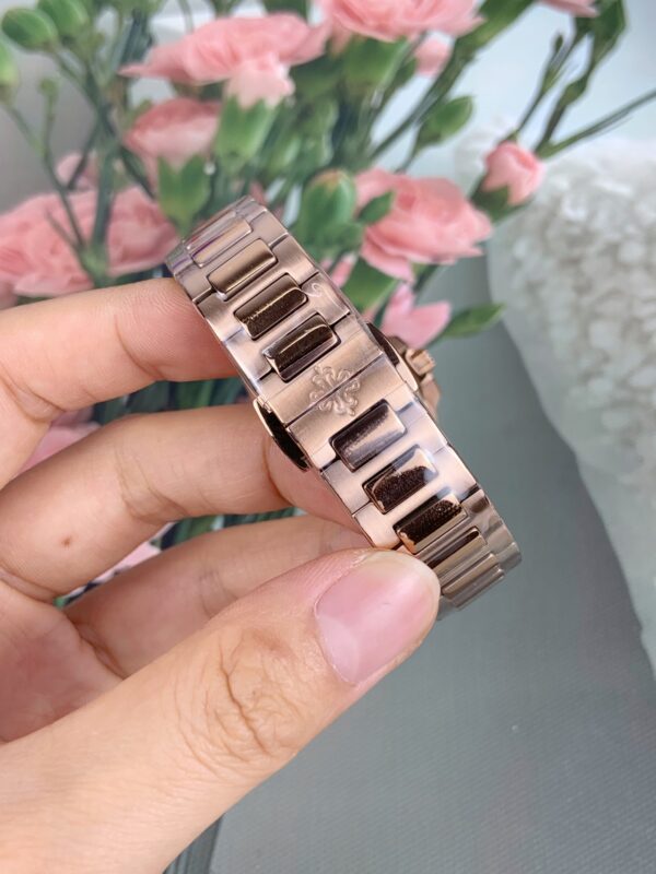 Patek Philippe Nautilus (NAUTILUS) Rose Gold