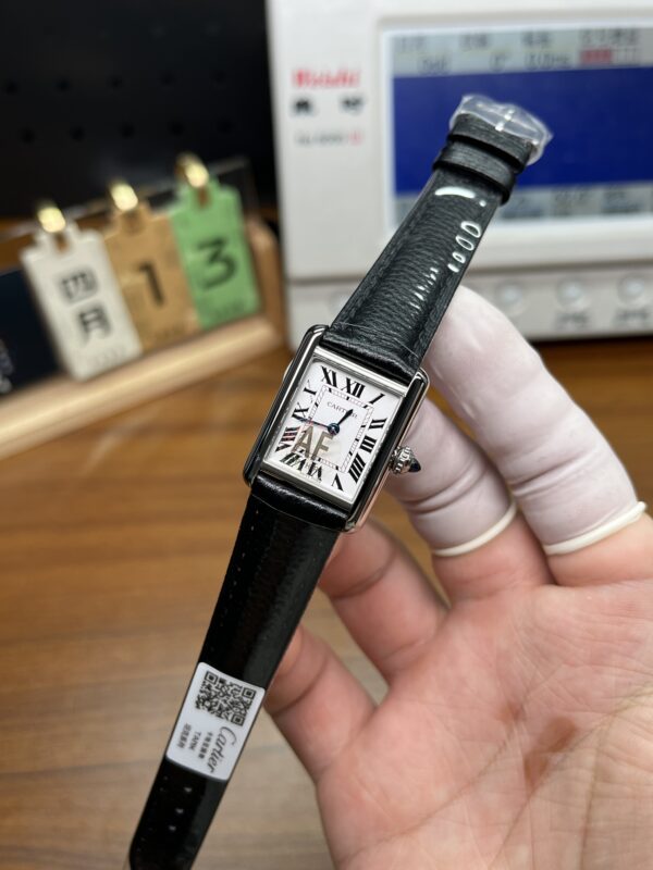 i1776018694094_3293_0_5.jpg Cartier Tank (TANK)