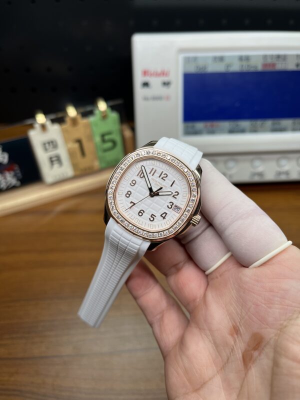 Patek Philippe Aquanaut (AQUANAUT) White