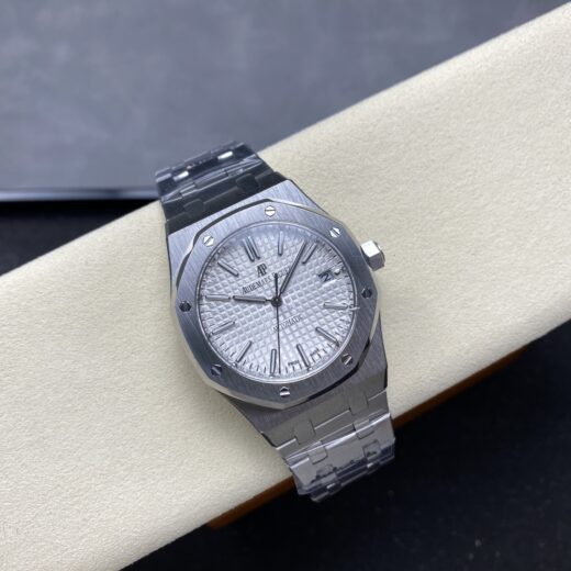 Audemars Piguet Watch 15450 image 4