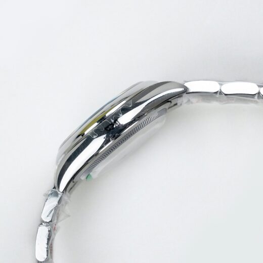 Rolex Oyster Perpetual 3230 Ice Blue image 5