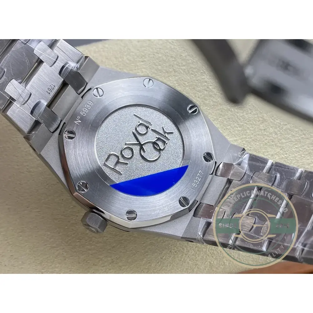 Replica Audemars Piguet Royal Oak Blue Dial 67651IP.ZZ.1261IP.01 33mm - Image 7