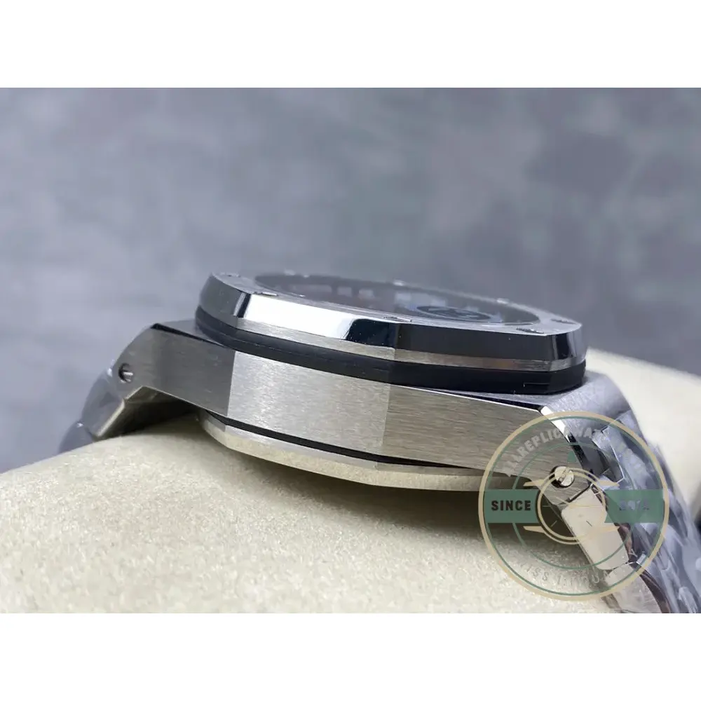 Replica Audemars Piguet Royal Oak Offshore Black sub Dial 44mm 26470ST.OO.A101CR - Image 6