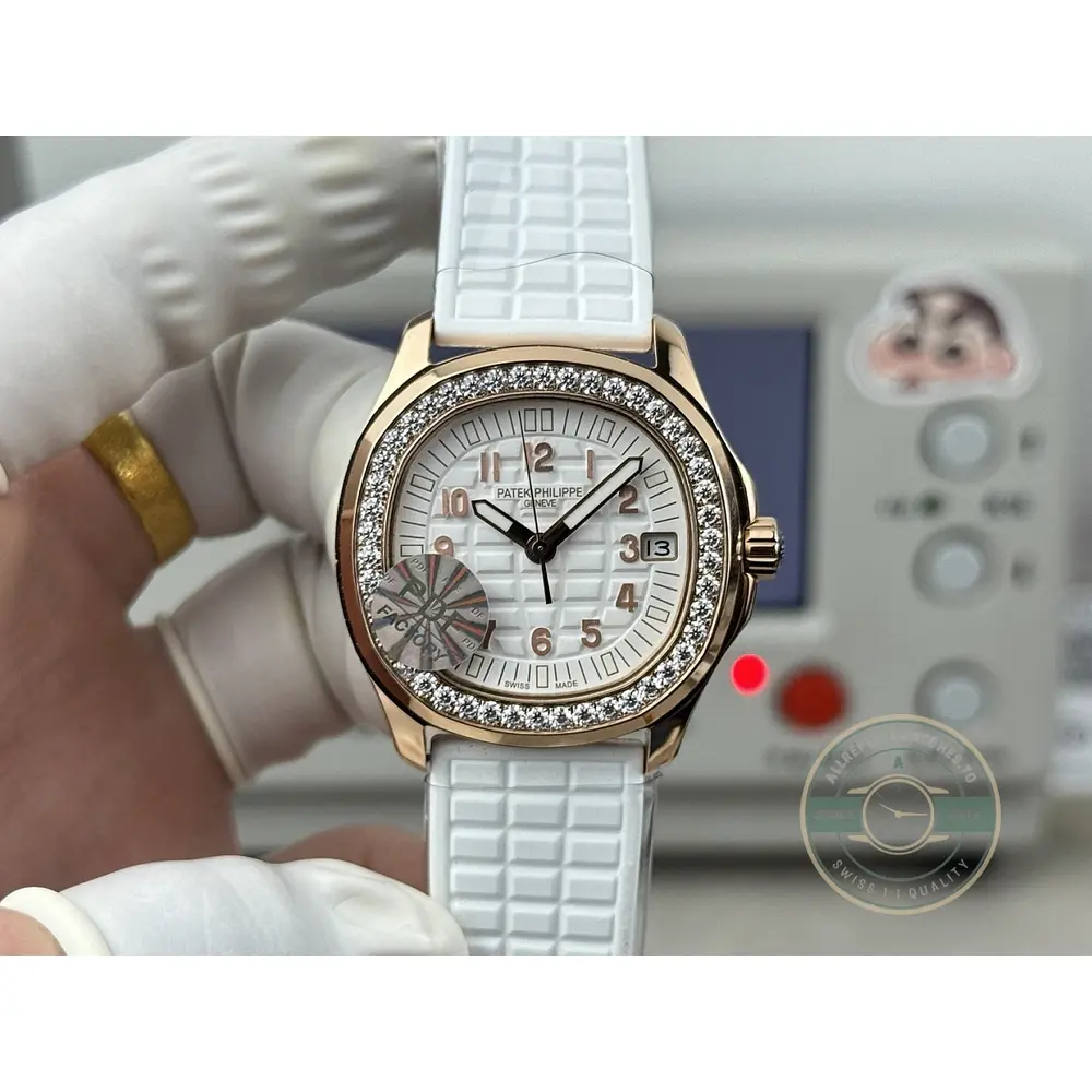 Replica Aquanaut 5067A Luce Travel Time 35.6 mm, Rose Gold - Image 2