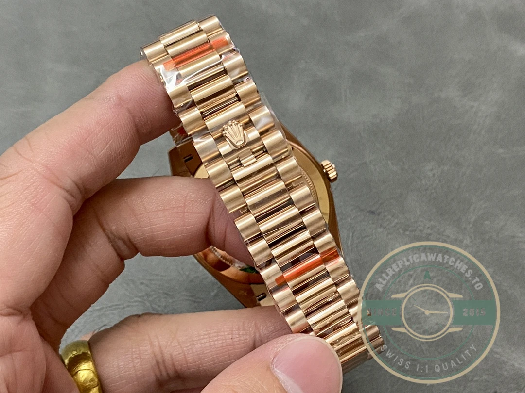 Replica Rolex Day-Date 40mm 228235 Sundust dial - Image 4