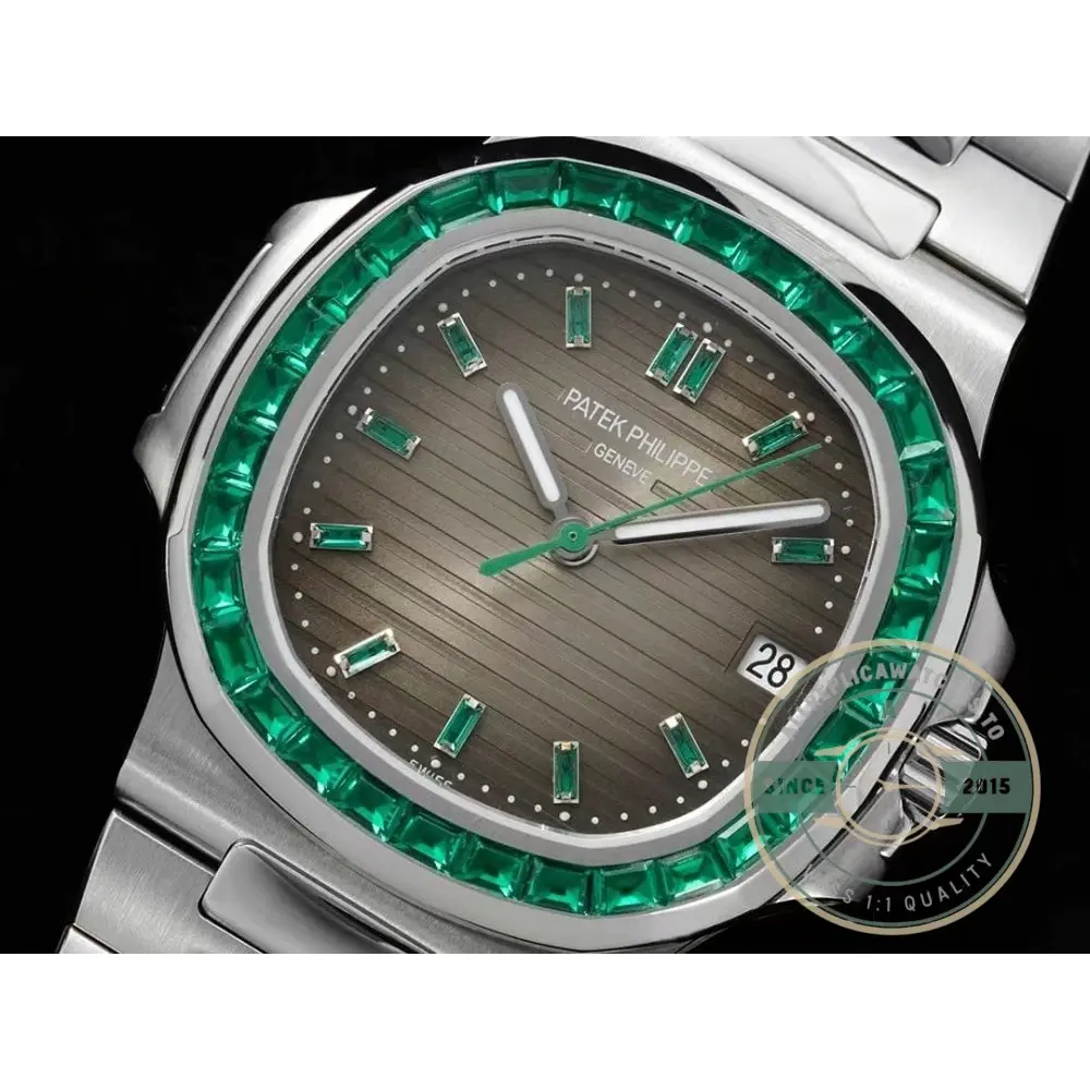 Replica Nautilus 5711/1A-018 Patek Philippe 40 mm, Stainless Steel Khaki Dial Iced out - Image 4