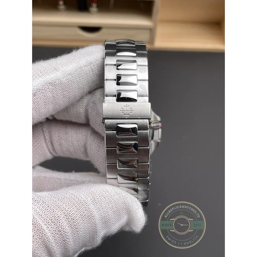 Replica Nautilus 5711/1A-010 Patek Philippe 40 mm, Stainless Steel, Dark Blue Dial - Image 8
