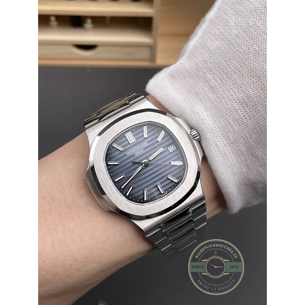 Replica Nautilus 5711/1A-010 Patek Philippe 40 mm, Stainless Steel, Dark Blue Dial - Image 4