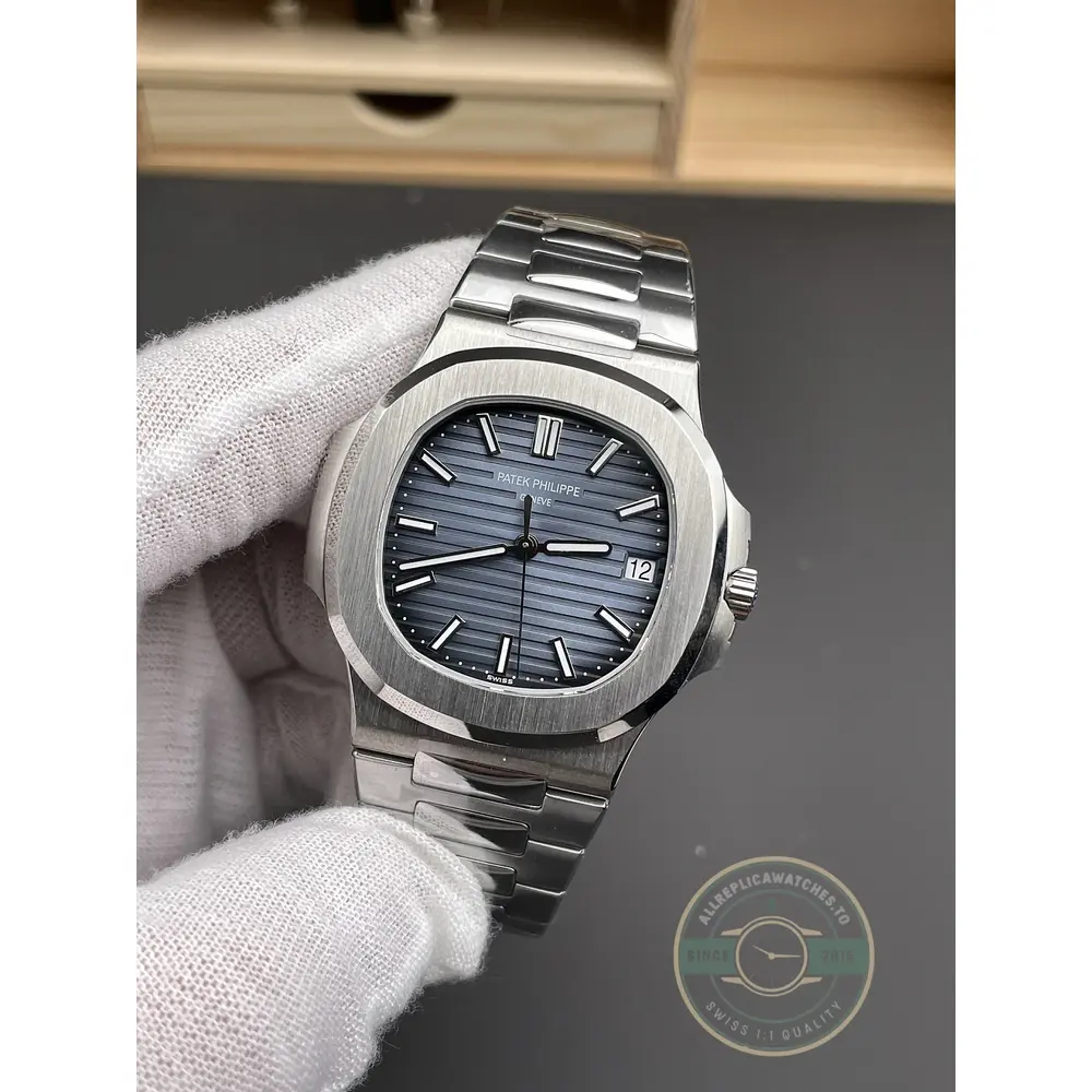 Replica Nautilus 5711/1A-010 Patek Philippe 40 mm, Stainless Steel, Dark Blue Dial - Image 3