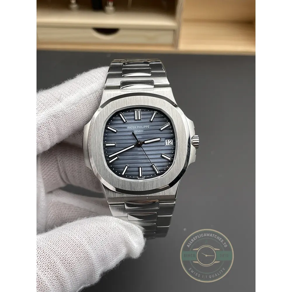 Replica Nautilus 5711/1A-010 Patek Philippe 40 mm, Stainless Steel, Dark Blue Dial - Image 2