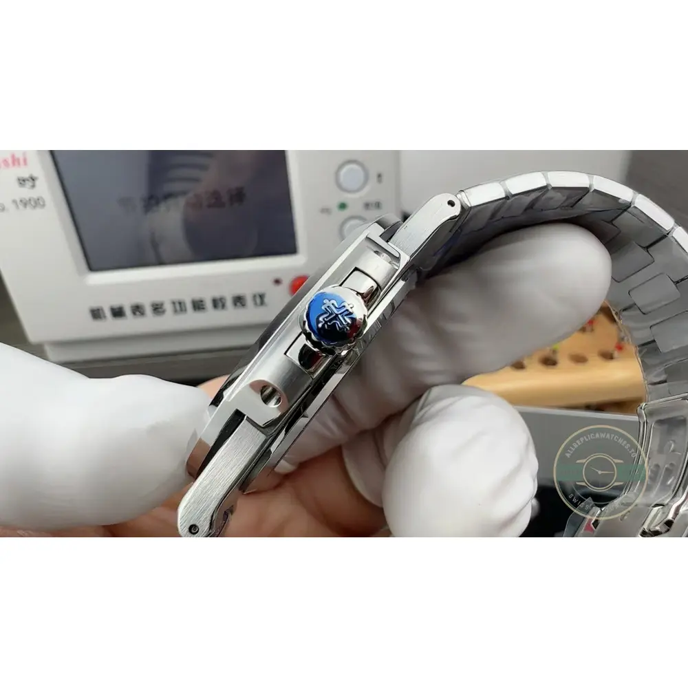 Replica Nautilus 5811/1G-001 Patek Philippe Date, Sweep seconds 41 mm, White gold - Image 5