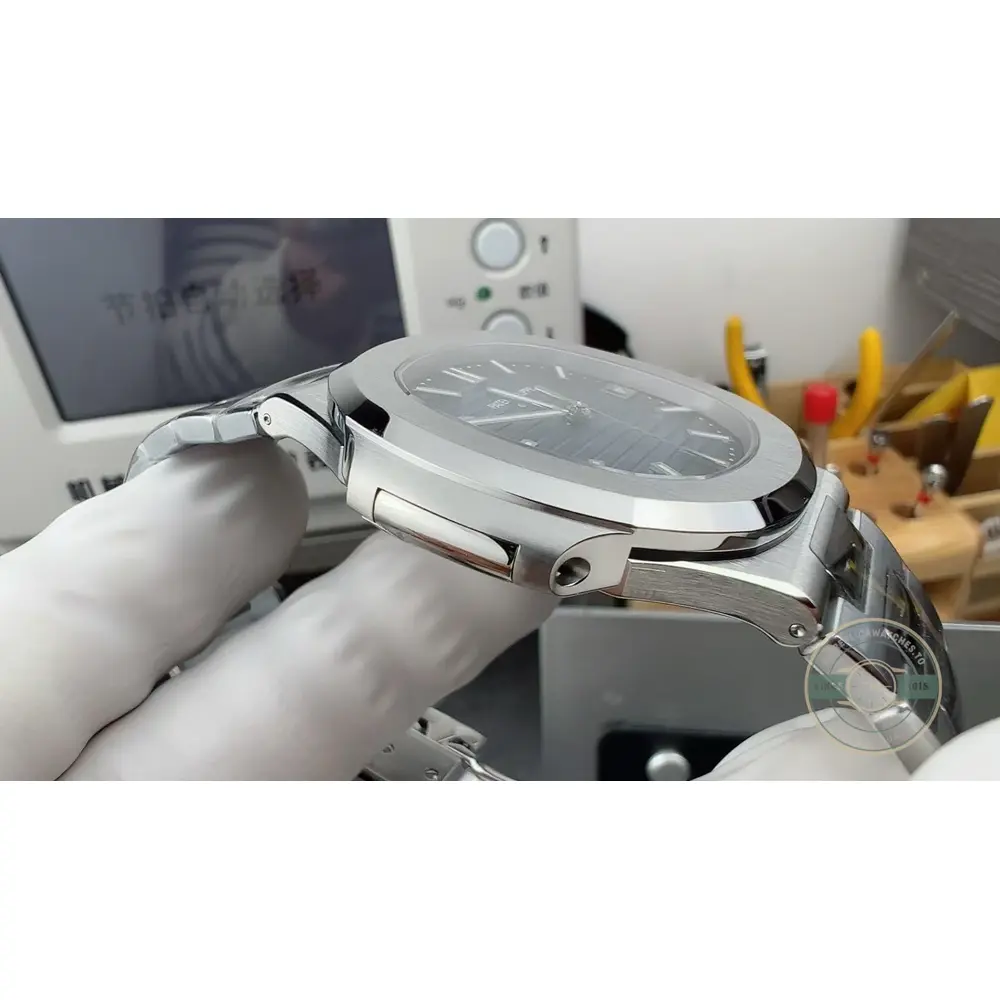 Replica Nautilus 5811/1G-001 Patek Philippe Date, Sweep seconds 41 mm, White gold - Image 6