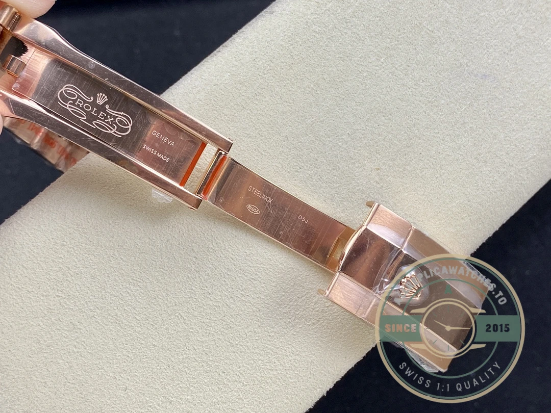 Replica Rolex Sky-Dweller 336935 Everose White Dial 42m - Image 2