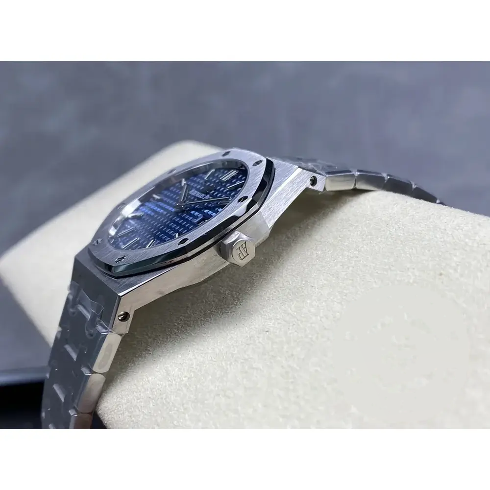 Replica Audemars Piguet Royal Oak Blue Dial 67651IP.ZZ.1261IP.01 33mm - Image 6