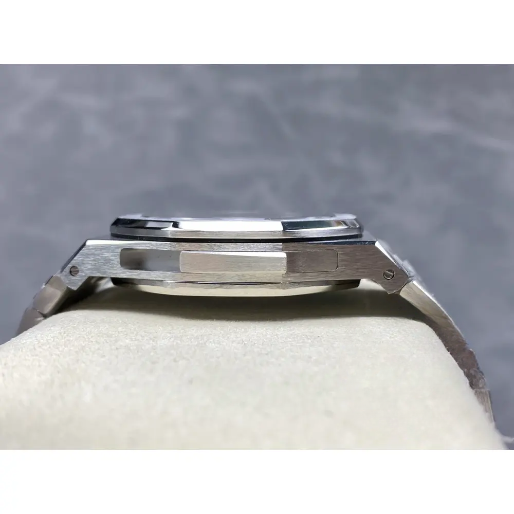 Replica Audemars Royal Oak Titanium 42mm Black Dial 26591TI.OO.1252TI.03 - Image 4
