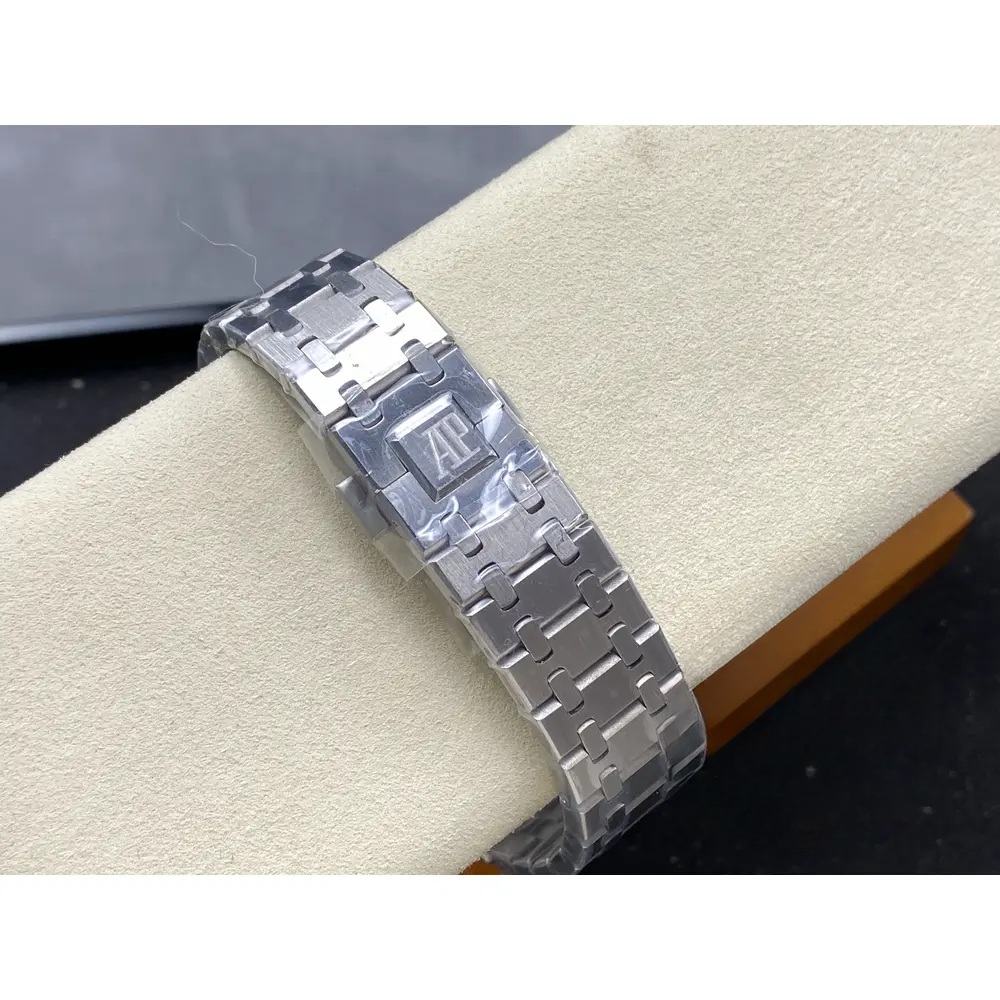 Replica Audemars Royal Oak Titanium 42mm Black Dial 26591TI.OO.1252TI.03 - Image 6